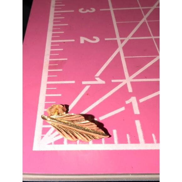 Art Deco Gold Fan Earrings - Picture 4 of 5